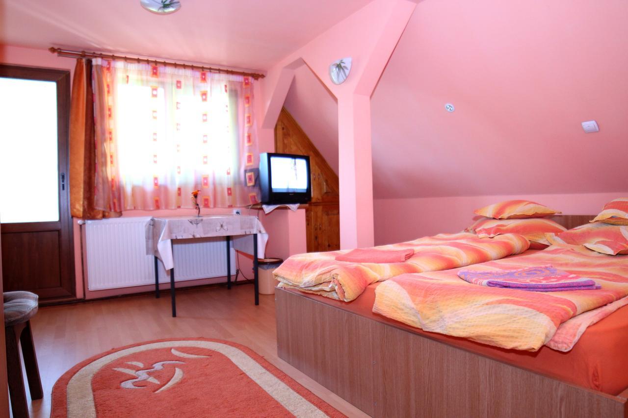 Отель Csergo Ildiko Vendeghaz Lazarea Экстерьер фото