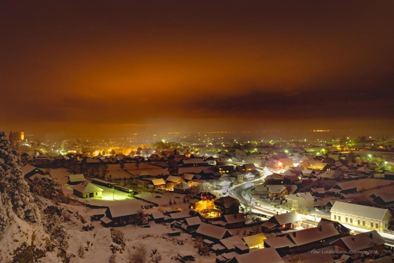 Отель Csergo Ildiko Vendeghaz Lazarea Экстерьер фото