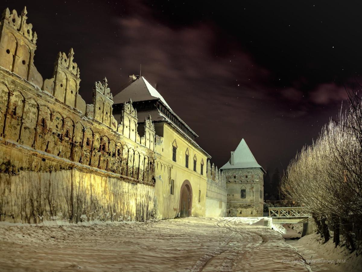 Отель Csergo Ildiko Vendeghaz Lazarea Экстерьер фото